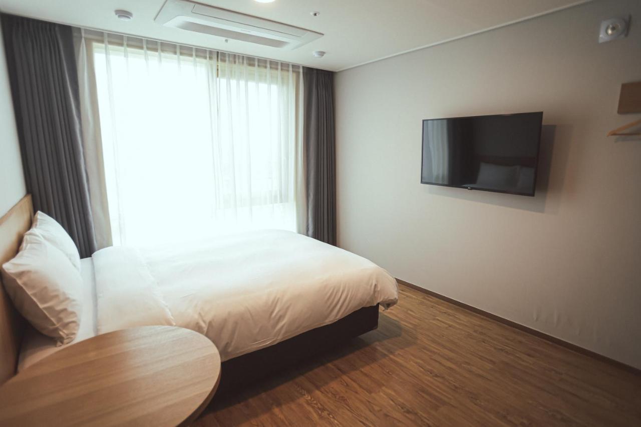 Hotel Kenny Йосу Екстериор снимка