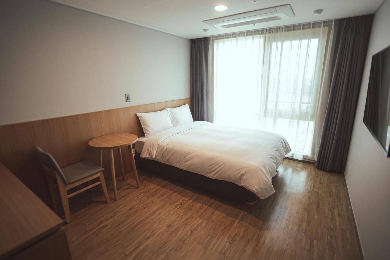 Hotel Kenny Йосу Екстериор снимка