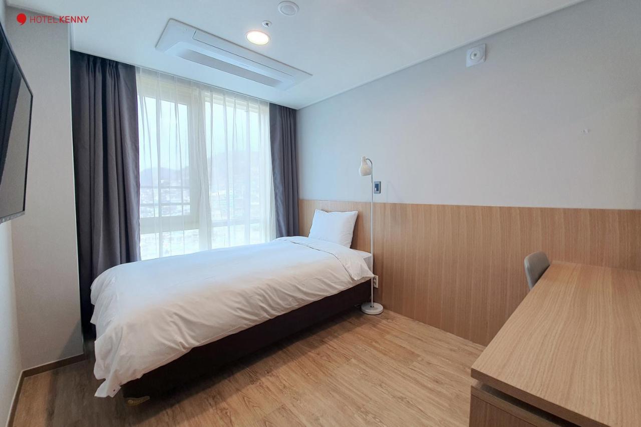 Hotel Kenny Йосу Екстериор снимка